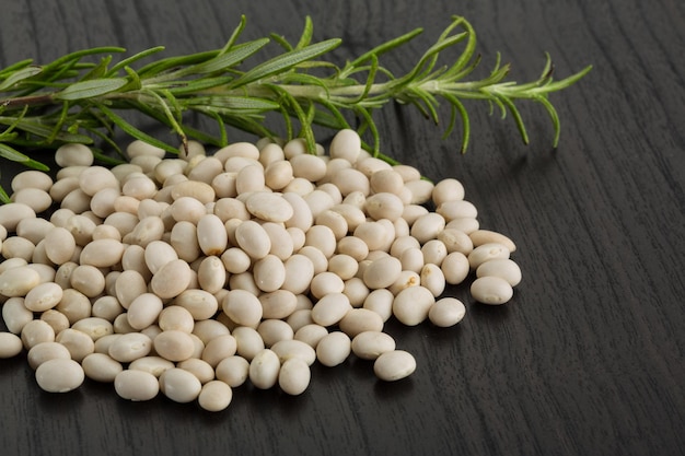 Raw soya beans