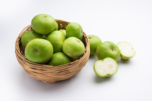 生のティンダティンデは、dhemse Apple Gourd Baby Pumpkin Indian SquashRoundMelonxAとも呼ばれます