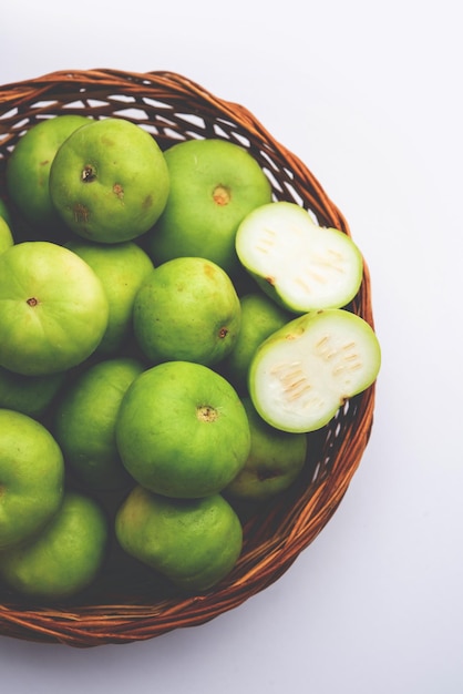 生のティンダティンデは、dhemse Apple Gourd Baby Pumpkin Indian SquashRoundMelonxAとも呼ばれます