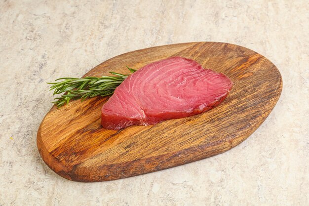 Photo raw tuna steak for cooking