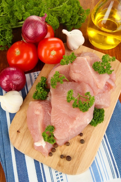 Foto fine cruda della carne di tacchino su