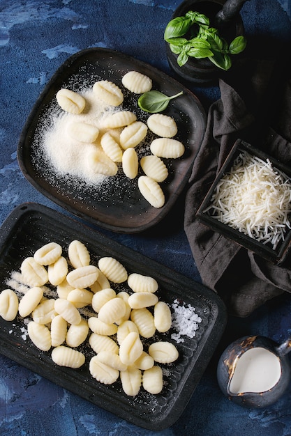 Foto gnocchi di patate crudi crudi