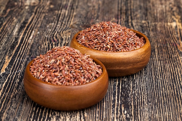 Raw uncooked red rice, unpeeled