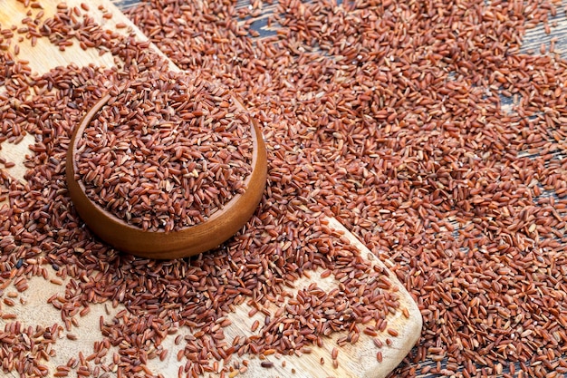 Raw uncooked red rice, unpeeled