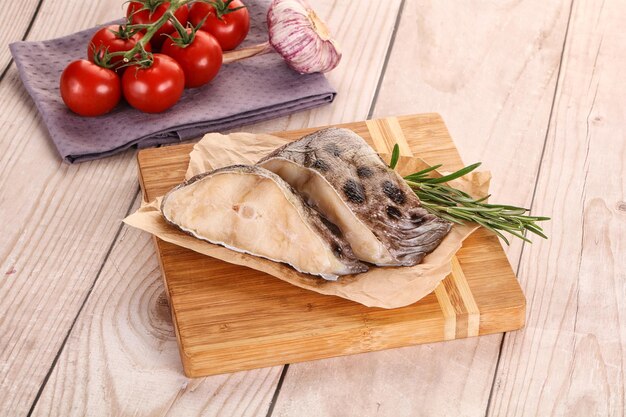用菜煮的原始狼肉牛排
