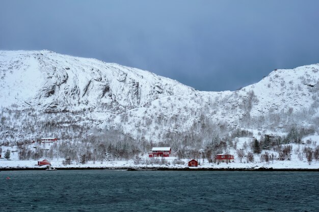 冬のノルウェーのRdロルブ家