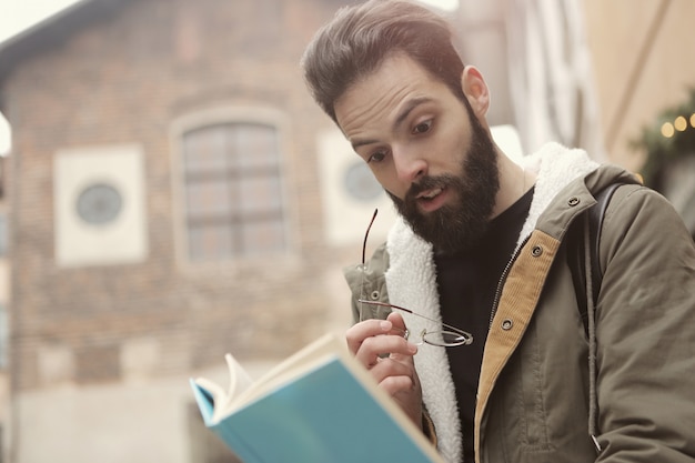 Photo reading a surprising story