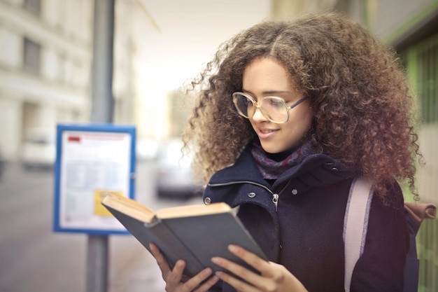 Photo reading and waiting for the bus