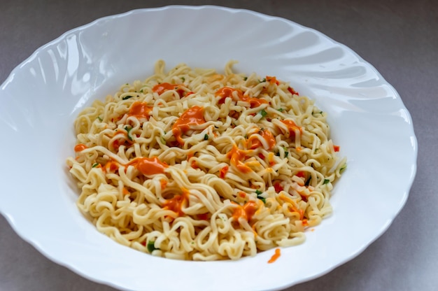 Readymade vermicelli with chicken and vegetables