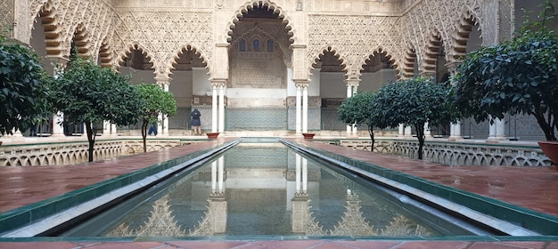 Real Alcazar in Sevilla. Patio de las Doncellas in Koninklijk paleis