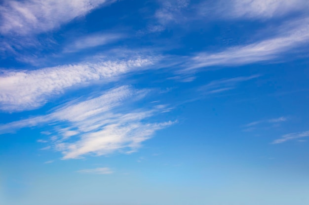 写真 晴れた日空 ホントに青い日空 白い光の雲 自由と平和 雲の青い空