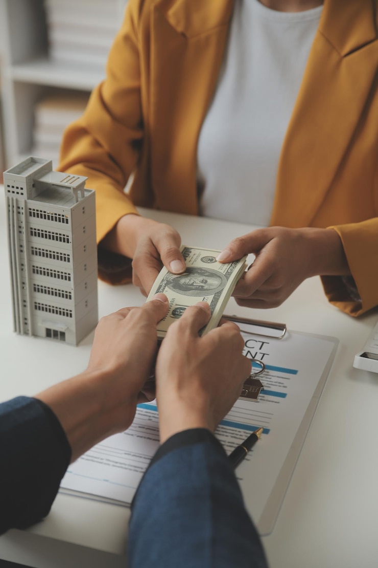Photo real estate brokerage agent deliver a sample of a model house to the customer mortgage loan agreement making lease and buy and sell house and contract home insurance mortgage loan concept