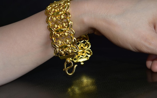 Real gold is a gold bracelet as an ornament