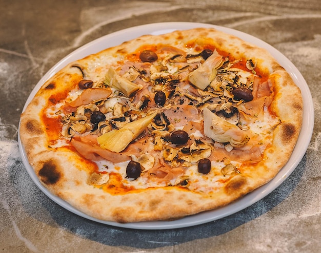사워도우와 신선한 자연재료가 어우러진 정통 나폴리 피자