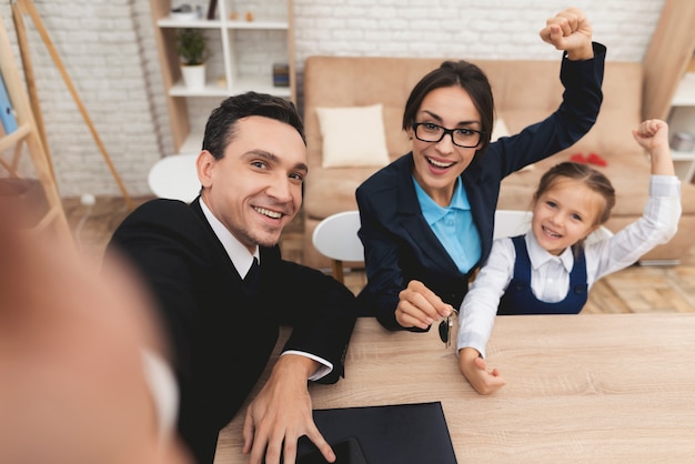 Realtor makes selfie with happy customers