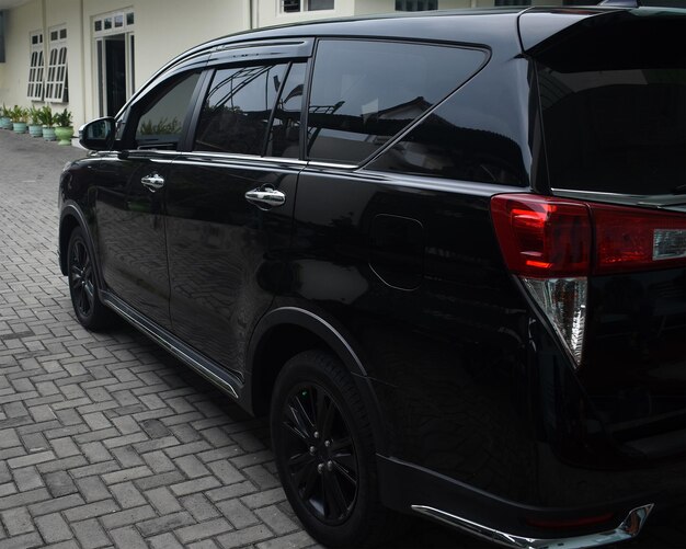 Photo rear perspective view of a black mpv