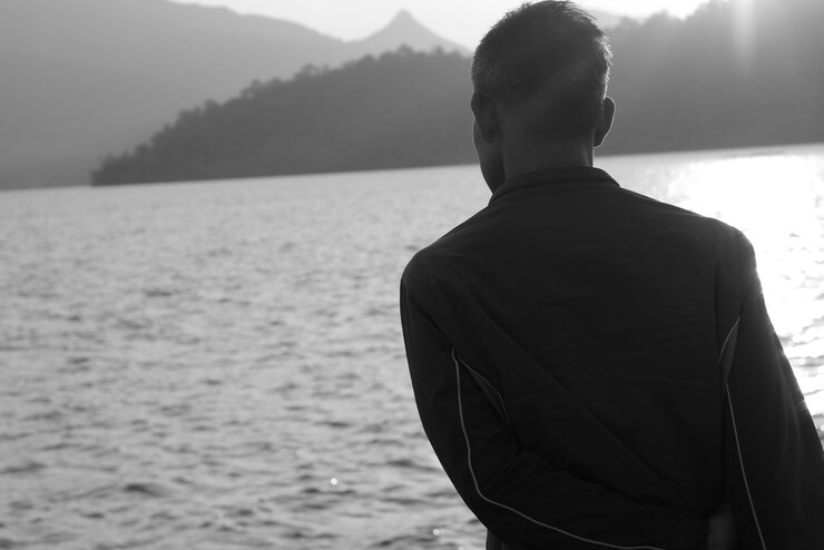 Photo 바다 를 바라보는 사람 의 뒷면