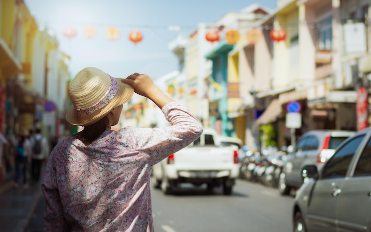 Photo rear view of man standing on street