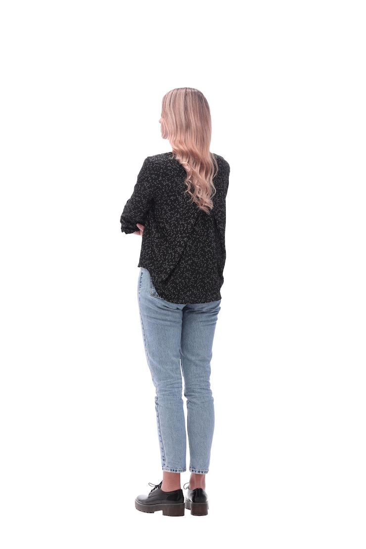 Photo rear view modern young woman looking at copy space