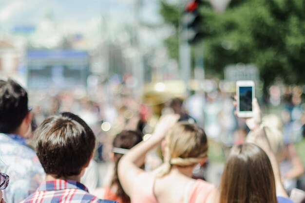 写真 都市の中の人々の後ろの景色