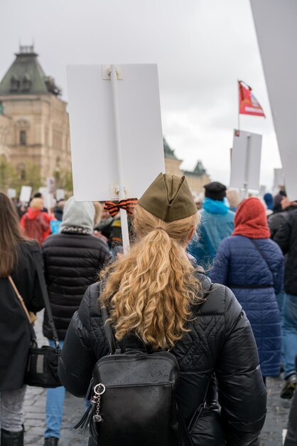 Photo rear view of people in city  victory day in russia the 9th of may