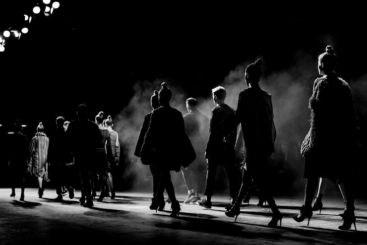 Photo rear view of people at music concert