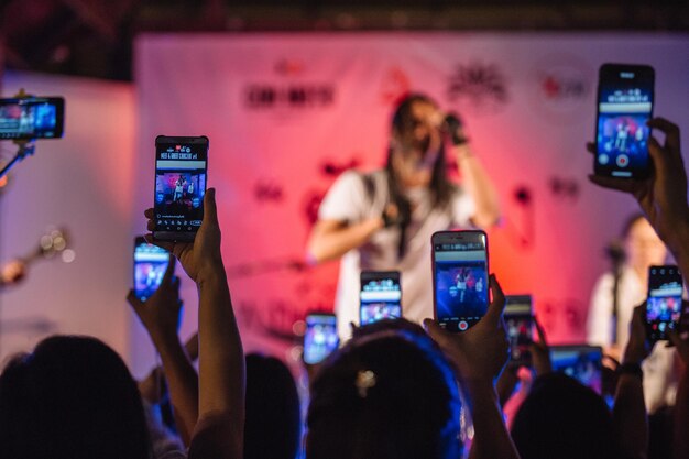 Photo rear view of people photographing at music concert