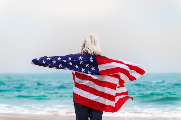 Photo rear view of person standing on beach