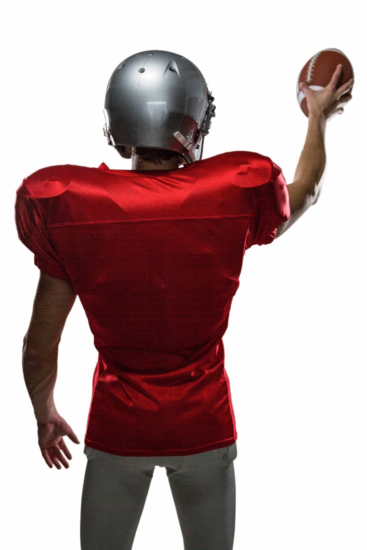 Photo rear view of sportsman in red jersey holding ball