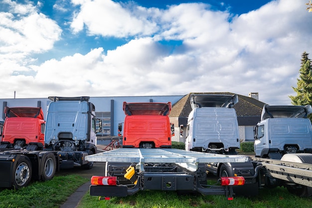 Photo rear view of white and red tractor semitrailers