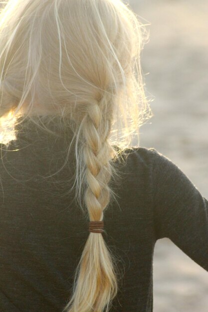 Photo rear view of woman outdoors