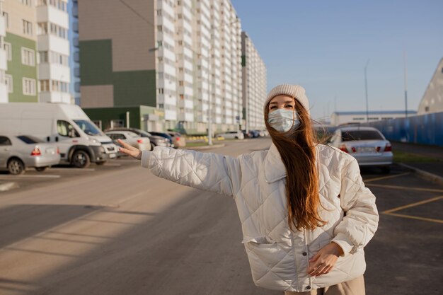 Photo rear view of woman standing in city