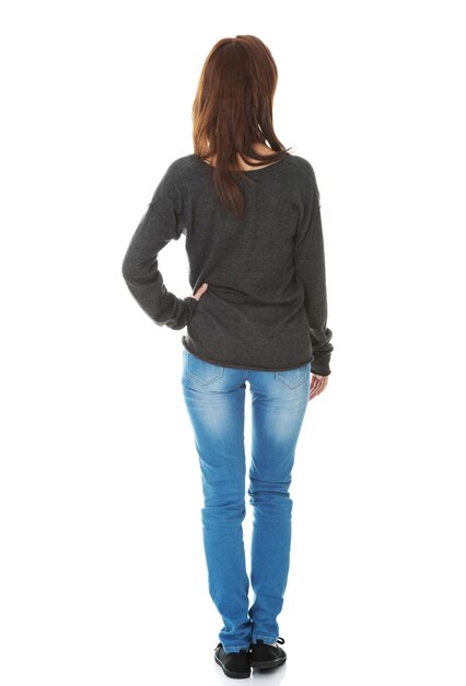 Photo rear view of young woman standing against white background