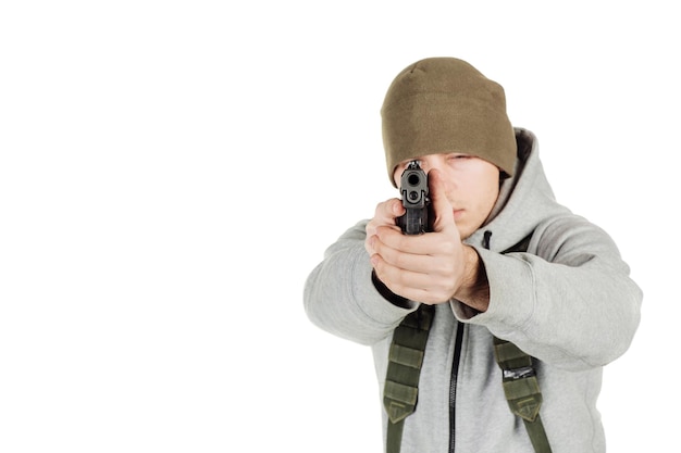 Rebel of particuliere militaire aannemer met zwarte pistool oorlog leger wapen technologie en mensen concept afbeelding op een witte achtergrond