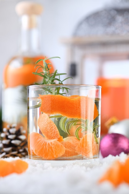 Recept Kerst gin cocktail met clementine, gember en rozemarijn