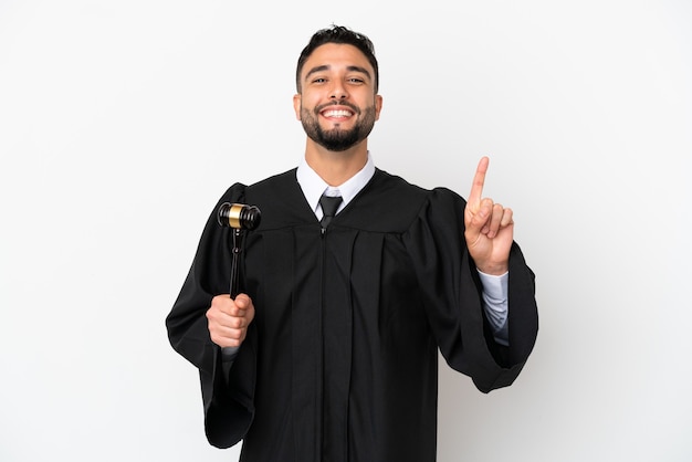 Rechter arabische man geïsoleerd op een witte achtergrond met een geweldig idee