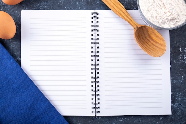 Ricetta libro di cucina con copia spazio vista dall'alto spazio del testo