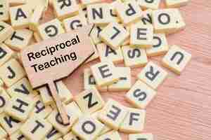 Photo reciprocal teaching is a structured instructional method used to improve reading comprehension skills particularly in the context of classroom settings