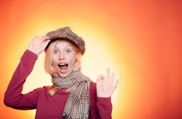 Reclamebureau herfst jurk herfst vieren kopie ruimte voor reclame herfst gelukkige mensen en