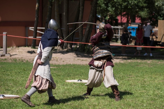 中世の騎士の戦いの再構築