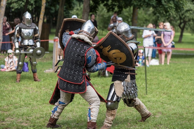 写真 中世の騎士の戦いの再構築