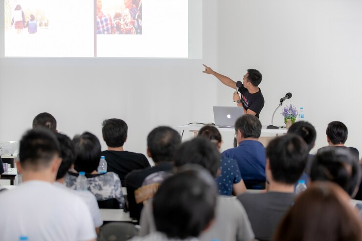 Photo 会議室で講演者をリコールします。