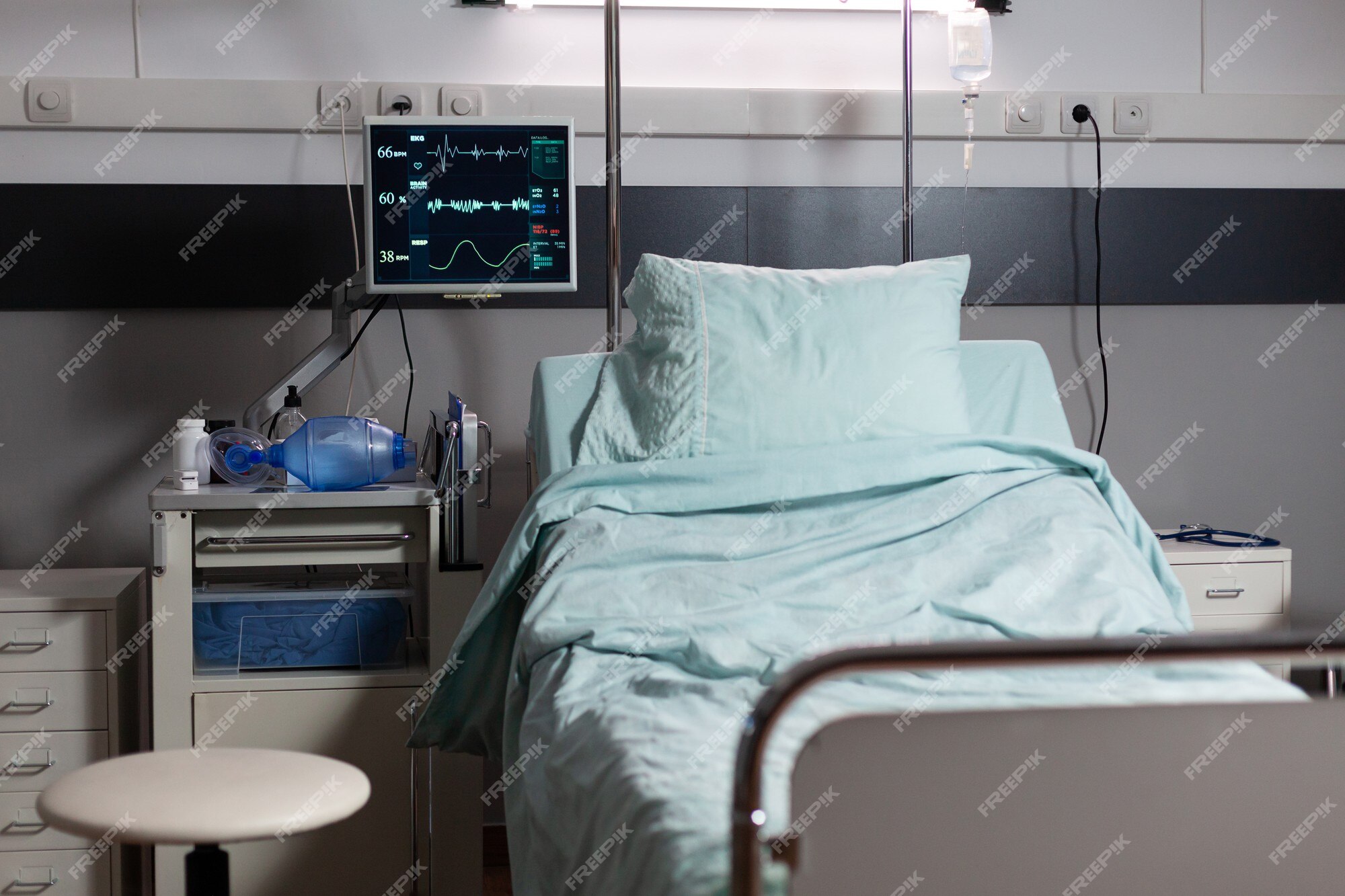 Premium Photo | Recovery room with beds and comfortable medical equipped in  a hospital
