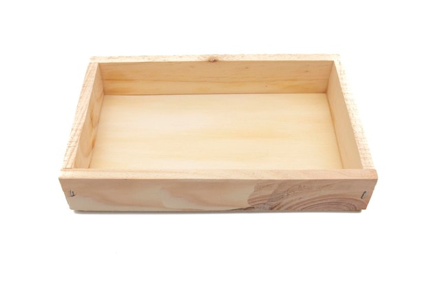 Прямоугольная деревянная коробка пуста и бесцветна Изолирована на белом фоне Концепция переработки