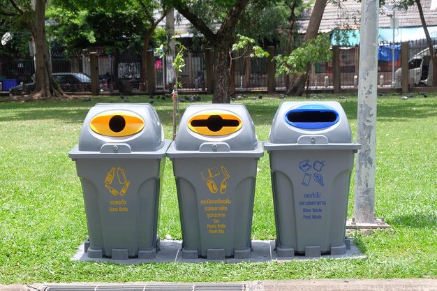 Photo recycle bin in park