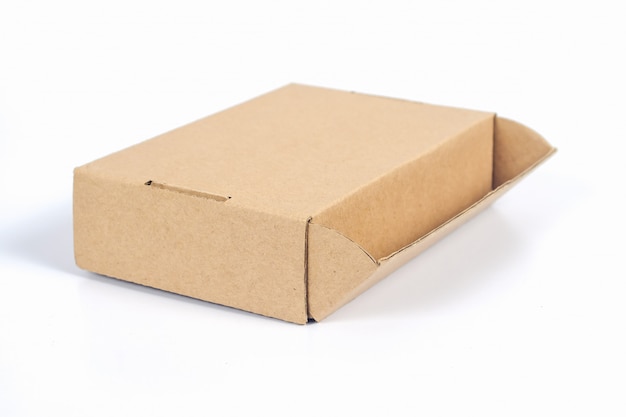 Рециркулируйте коробку хранения картона изолированную на белизне