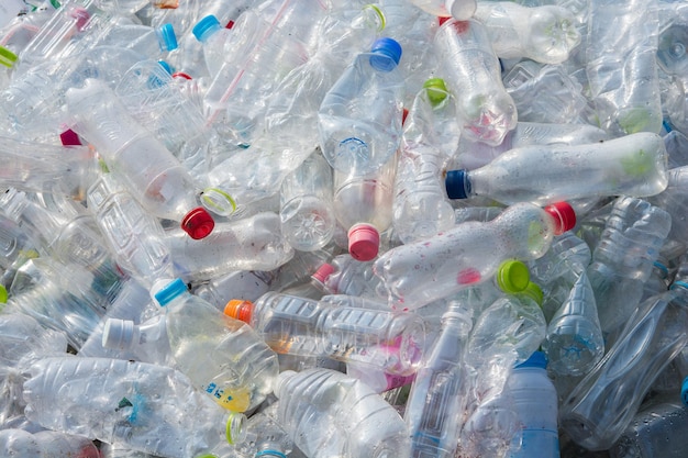 Переработайте пластиковые бутылки из-под воды