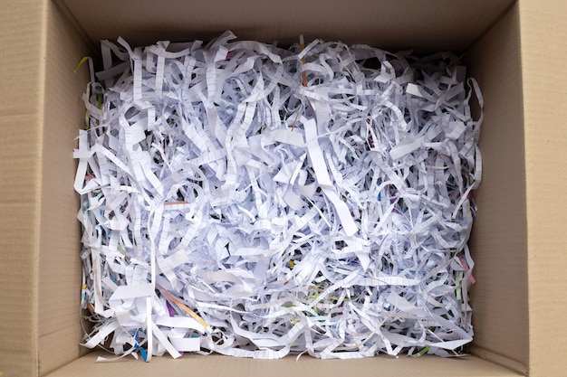 Recycle schokbestendig papier in een kartonnen doos