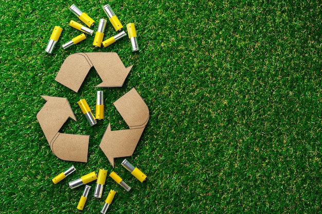 Recycling van gebruikte alkalinebatterijen ecologisch concept