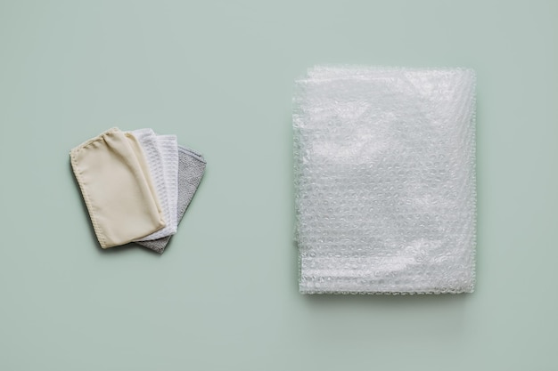 Recycling van vezels in de textielindustrie Duurzame recycled katoenvezels Veel servetten stoffen gemaakt van gerecycled polyester synthetisch materiaal en bubbelfolie